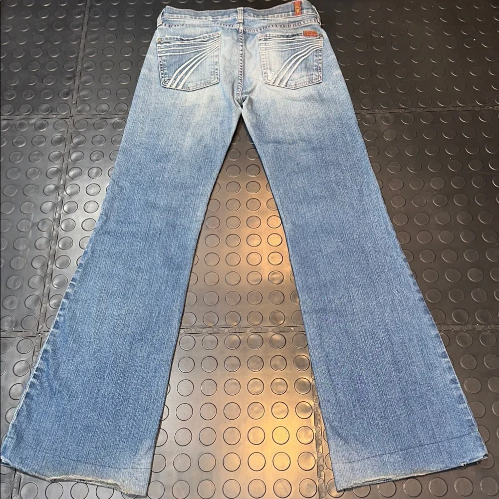 Dojo 28 x 31 x 8 —-7 For All Mankind Faded Blue Mid-Rise Jeans - Picture 8 of 11